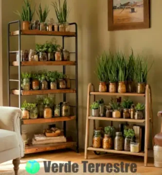 Interior de casa moderna y acogedora con objetos cotidianos reutilizados