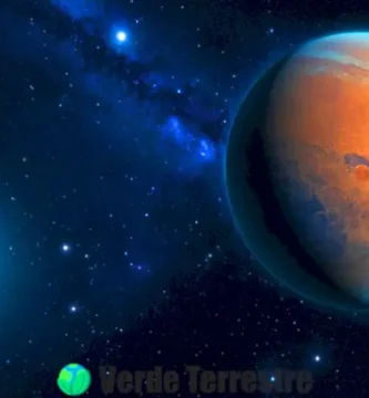 Neptuno rodeado de sus irregulares lunas en un fondo de espacio estrellado
