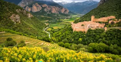 Paisaje vibrante de España que incluye montañas