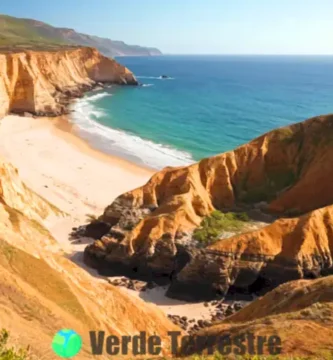 Paisaje costero realista que muestra acantilados erosionados