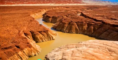Paisaje dividido que muestra distintos tipos de erosión
